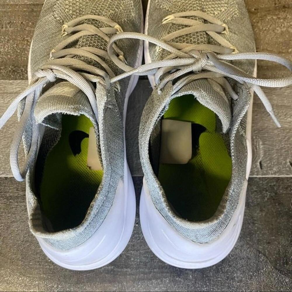 Nike free Womens 8.5 TR Flyknit 3 942887-002 Grey and White Lace Up Sneaker - Picture 3 of 8